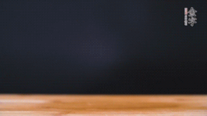 老豆腐切小塊。