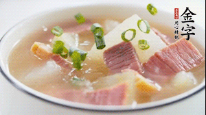 出鍋前撒上蔥花。