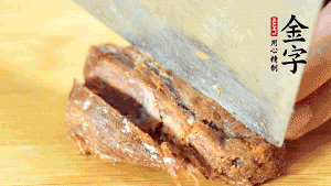 金字鹵牛肉切成小粒。