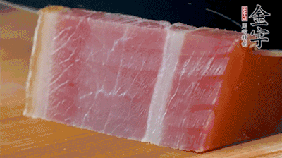 金字火腿切片。