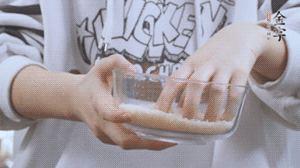 大米提前放浸泡1小時。