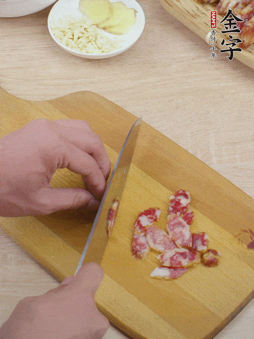 金字土香腸切片。