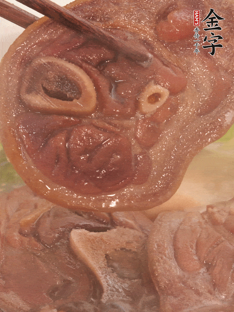 大火燒開后，調(diào)成小火燜煮30分鐘，煮至蓮藕軟糯。