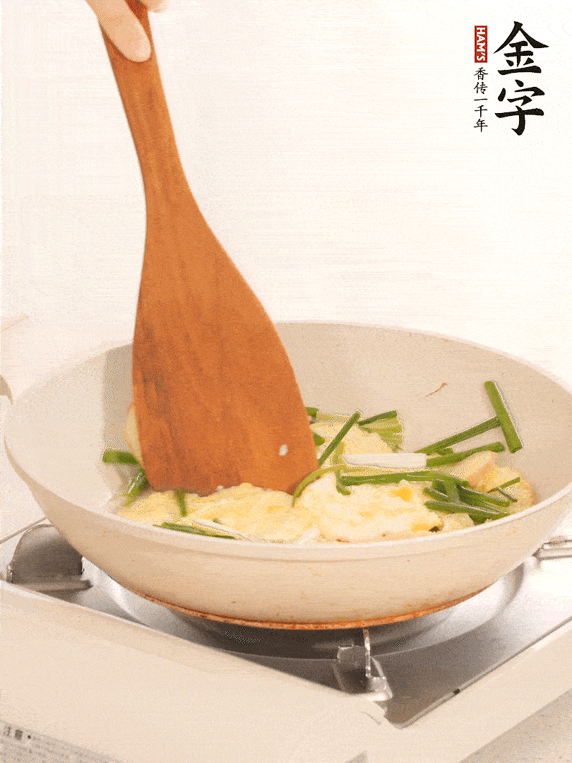 加入少量姜片、香蔥段