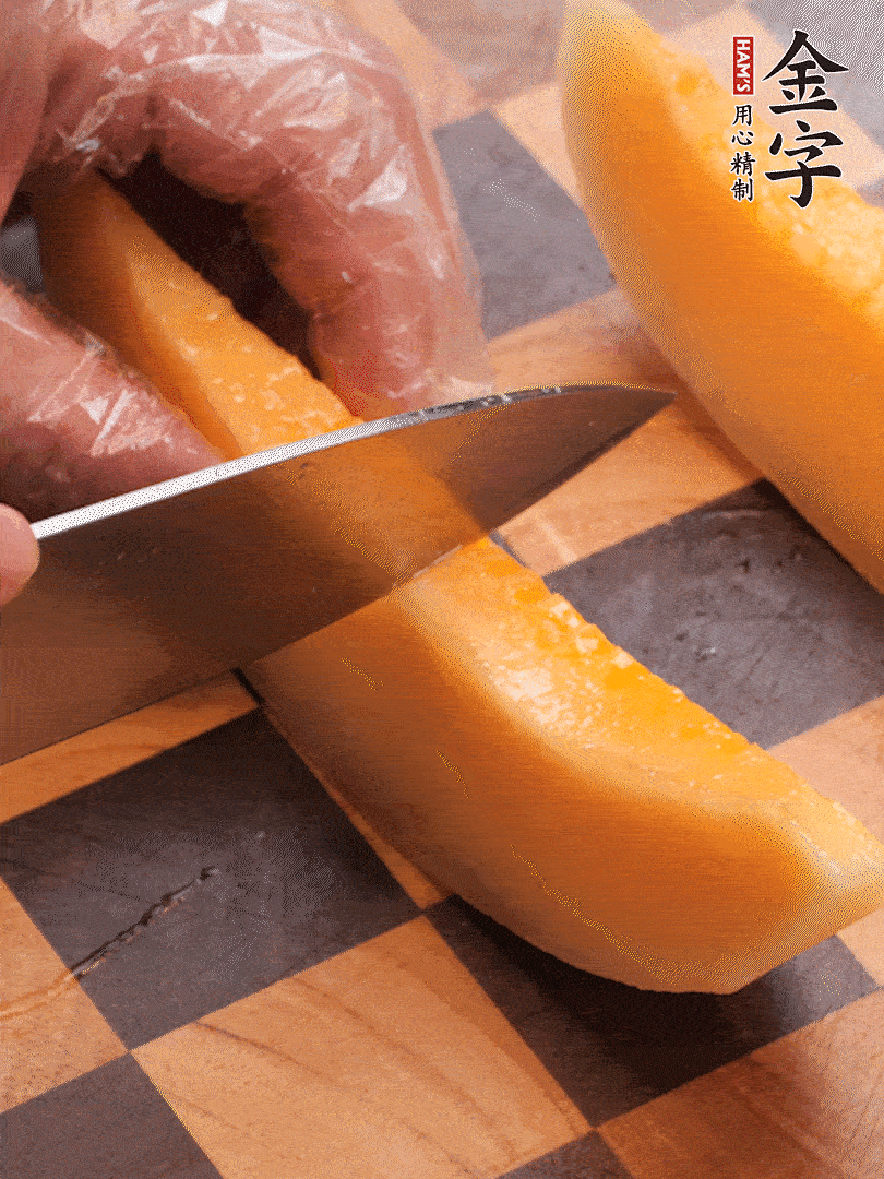 火腿包裹哈密瓜，按圓形擺放