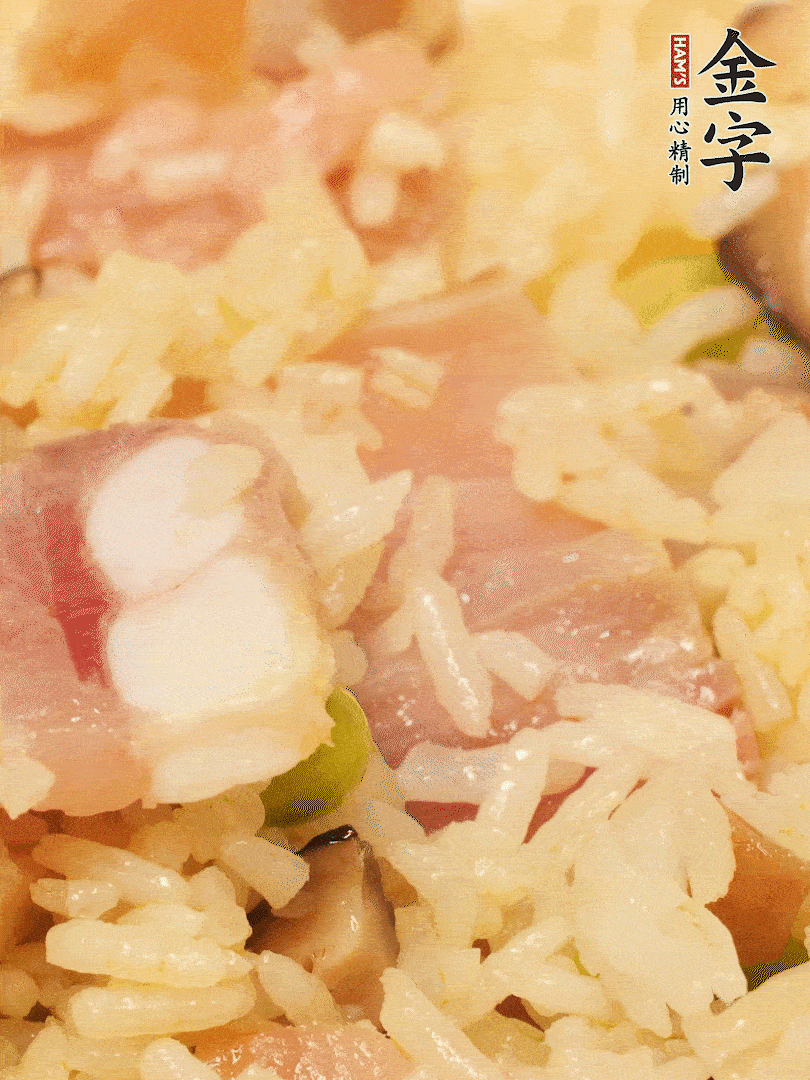 下米飯、蝦米繼續(xù)翻炒