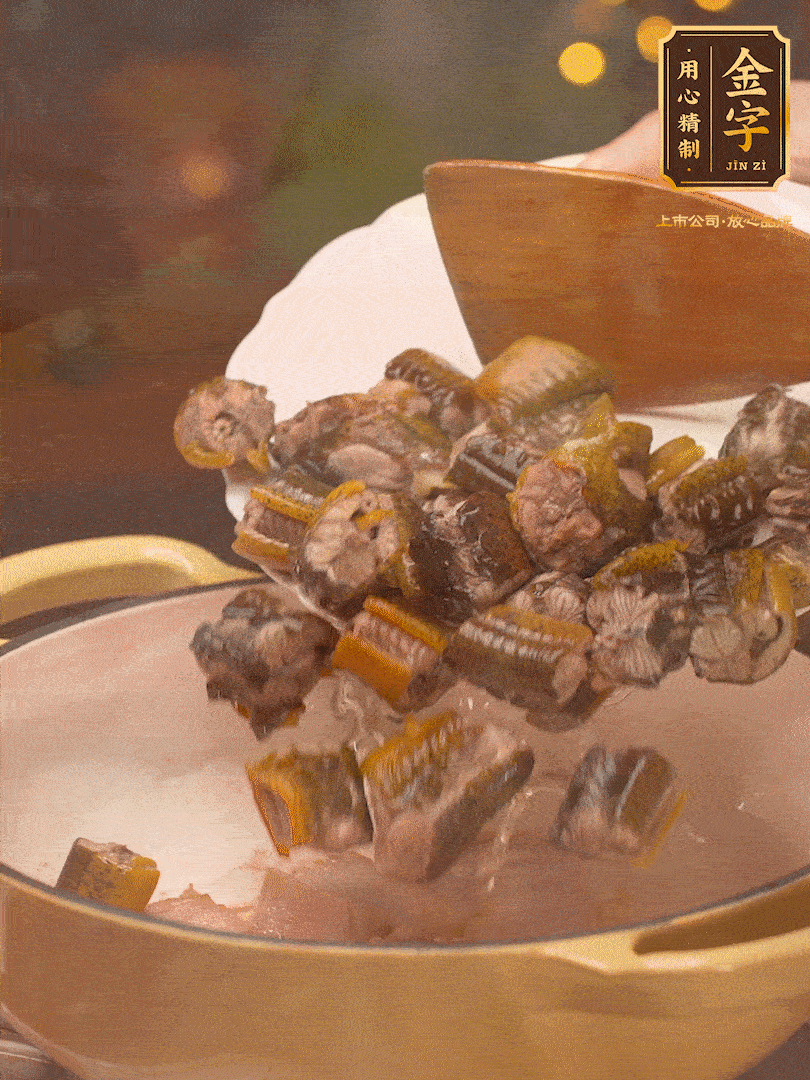 再加入黃鱔、春筍 炒出香味