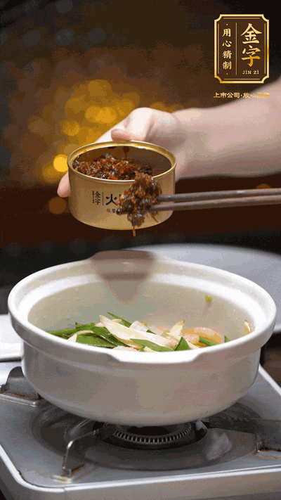 蝦仁、XO醬，猛火翻炒均勻