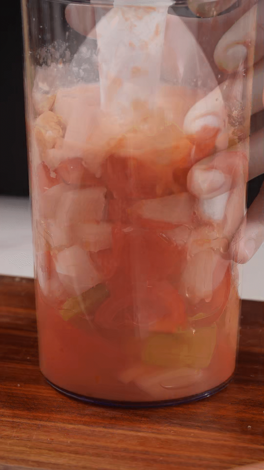 加入水、橄欖油、蘋果醋