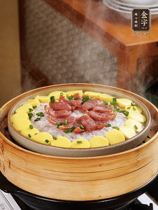 最后蔥花點(diǎn)綴。